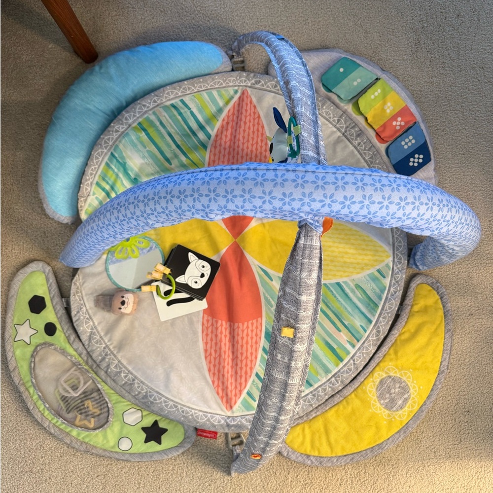 Baby activity mat with accessories